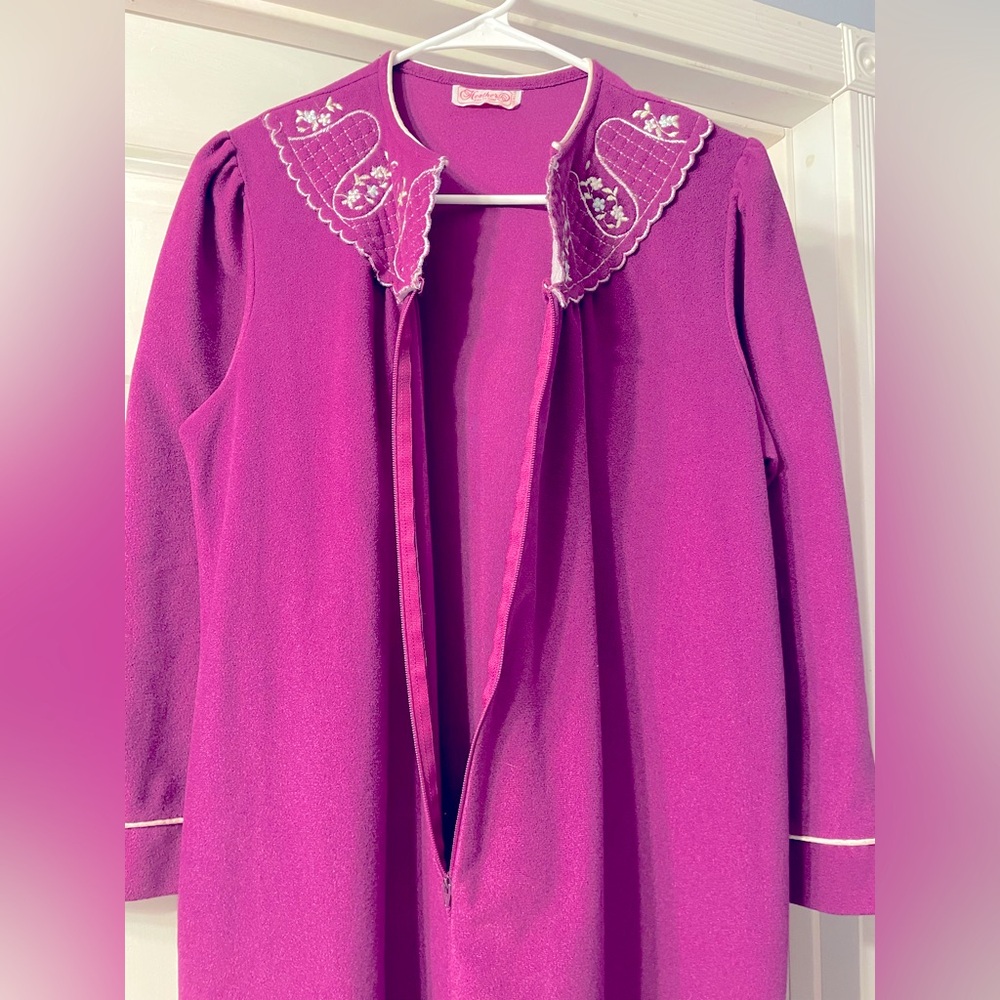 Heather Collection Purple Vintage Zip Up Nightgown Housecoat Robe w/ pockets - Picture 5 of 6